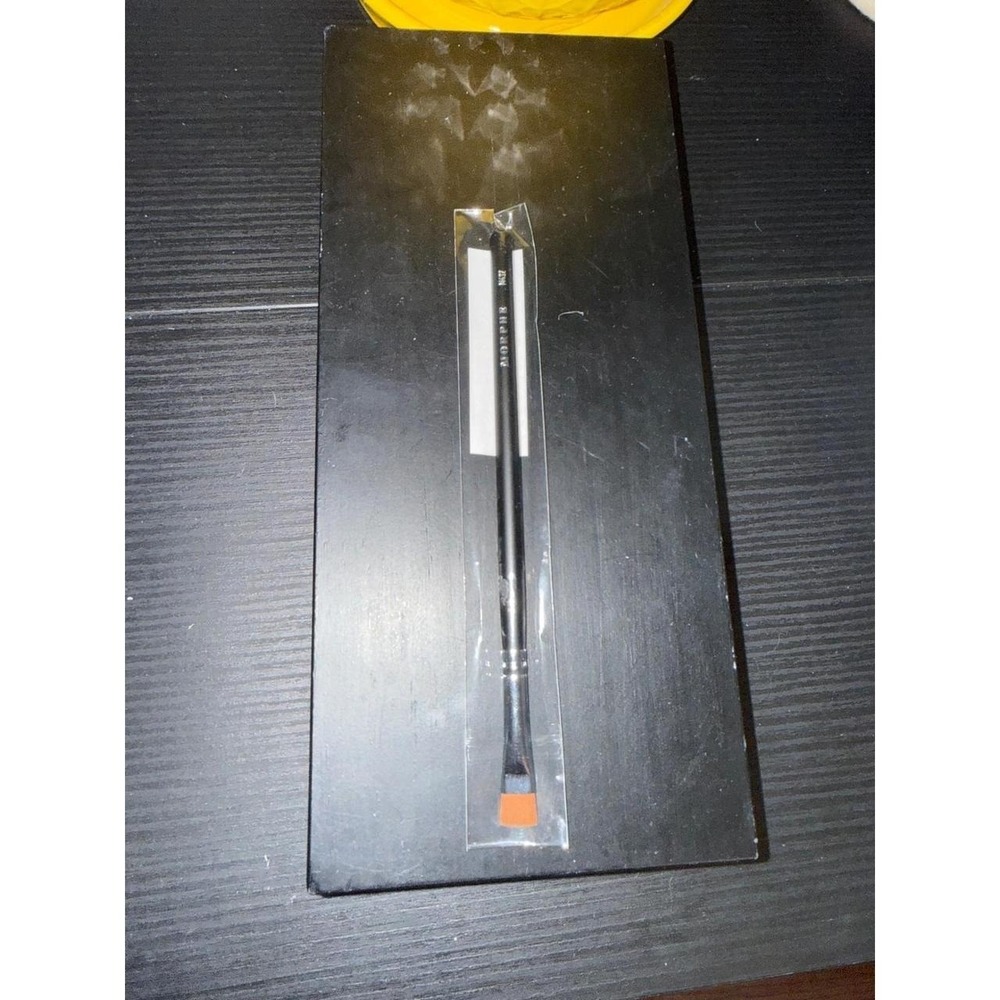 Morphe M432 Flat Liner Definer Makeup Brush Synthetic Eye Defining Tool New